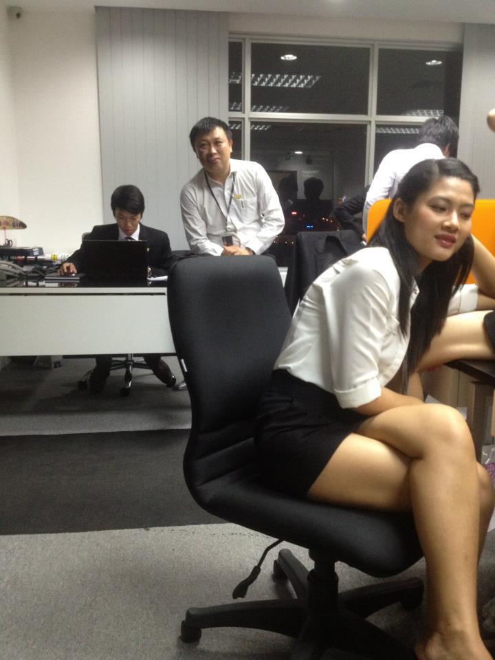 女m裸体跪着伺候泄欲小说